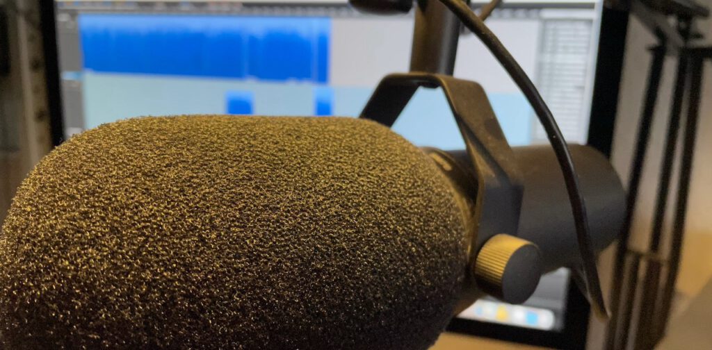 Shure SM7B vor Schnittprogramm Hindenburg